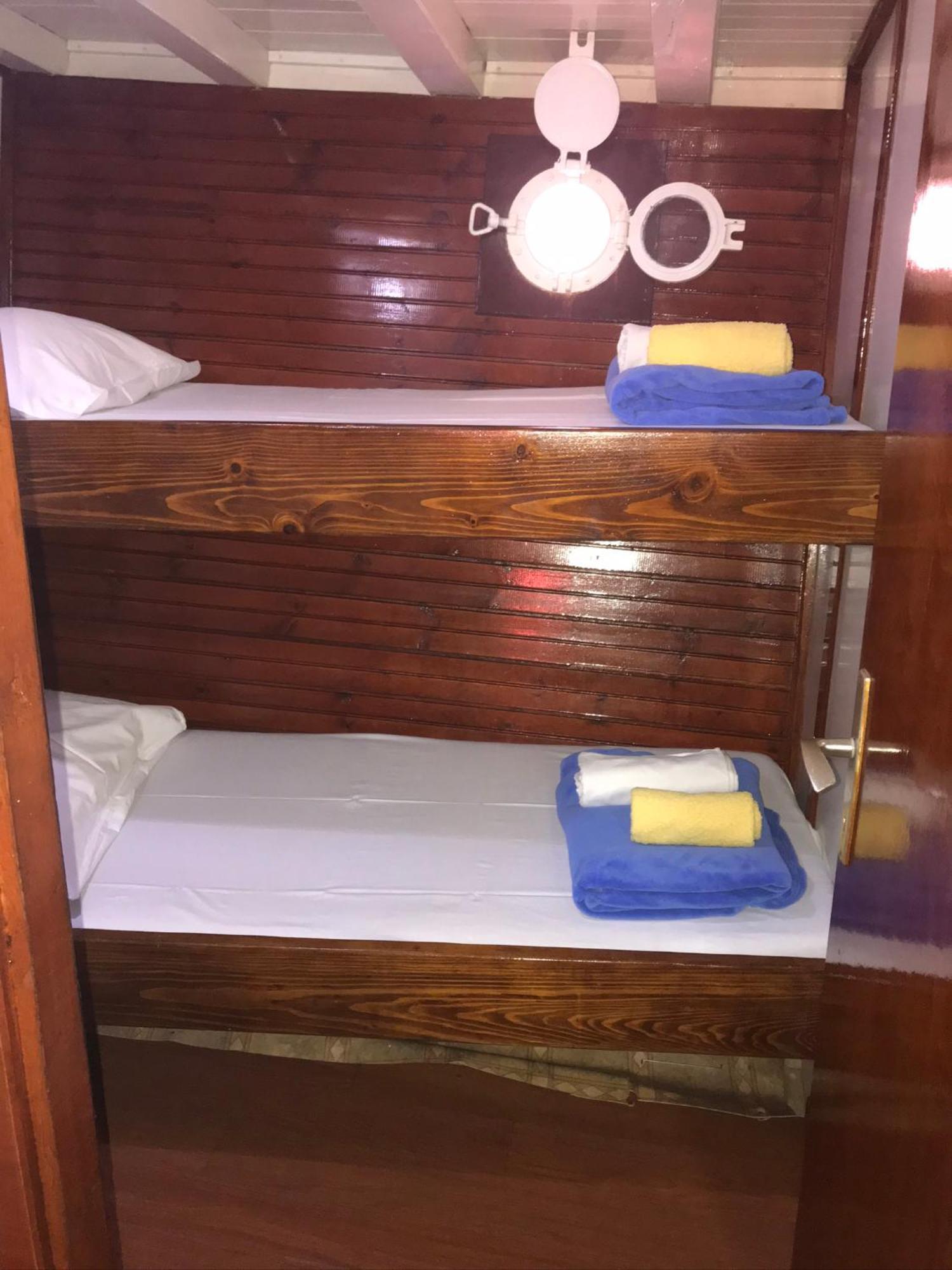 Hotel Rhythm Floating Accom - Spalato Esterno foto